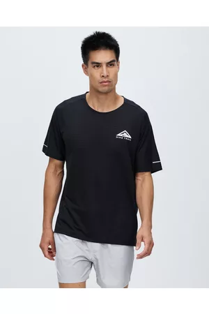 Nike Solo Swoosh Men's Short-Sleeve Heavyweight Top. Nike LU