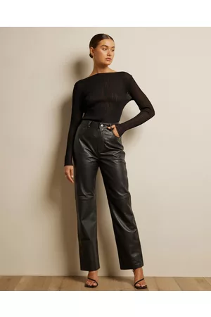 Stitch Detail Faux Leather Pant in Black