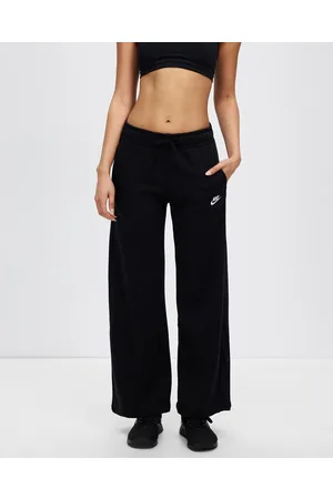 https://images.fashiola.com.au/product-list/300x450/the-iconic/246585500/sportswear-club-fleece-mid-rise-wide-leg-sweatpants-sweatpants-sportswear-club-fleece-mid-rise-wide-leg-sweatpants.webp