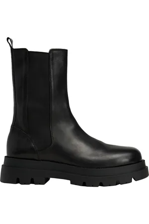 8 Boots