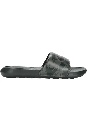 Nike camo deals sandals