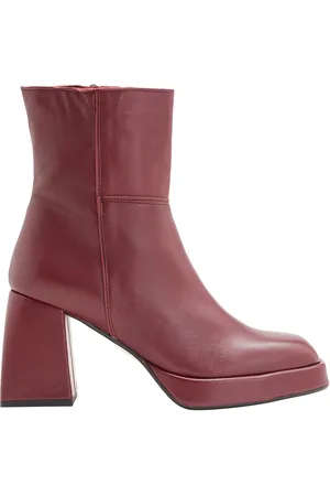 8 Ankle boots