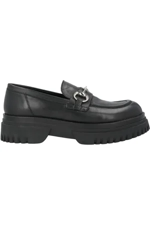 Emanuélle vee Loafers