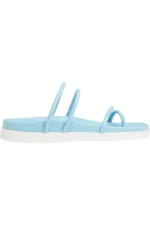 8 Thong sandals