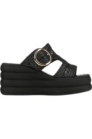 Emanuélle vee Sandals