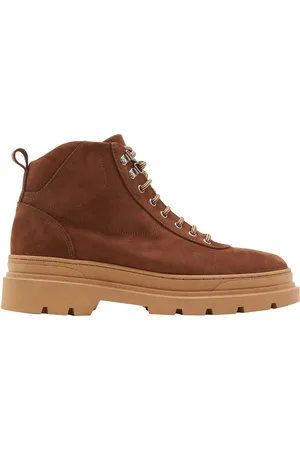 8 Ankle boots
