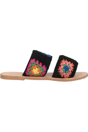 MANEBI Sandals