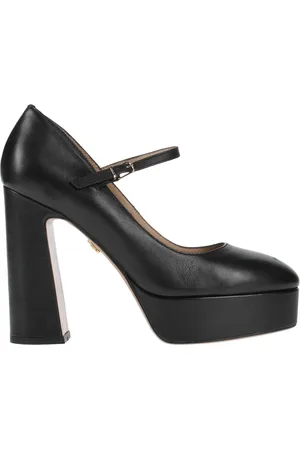 Lola Cruz Pumps