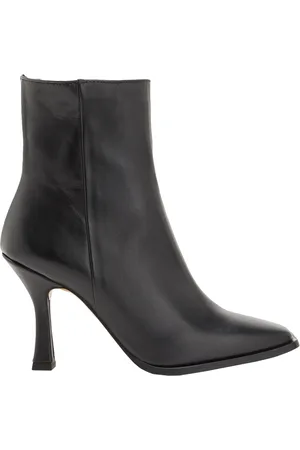 8 Ankle boots