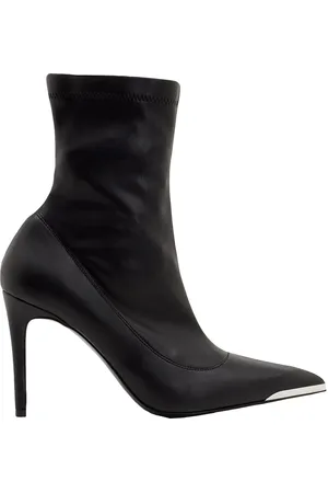 8 Ankle boots