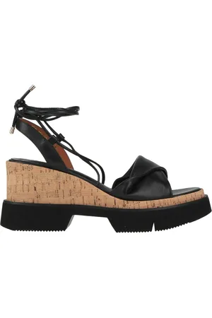 Emanuélle vee Sandals