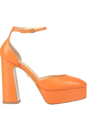 Lola Cruz Pumps