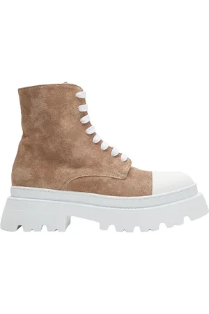 8 Ankle boots