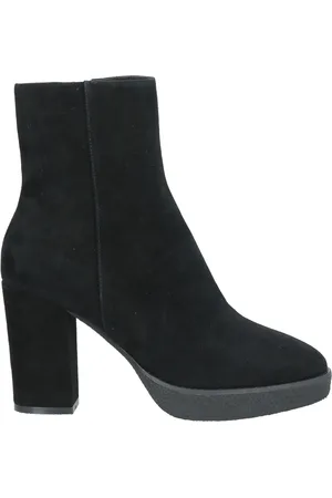 Lola Cruz Ankle boots
