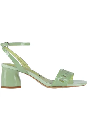 Emanuélle vee Sandals