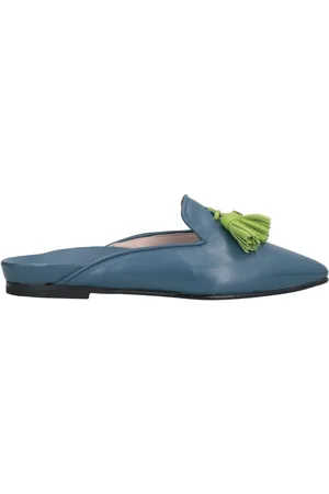 1725.A Mules & Clogs
