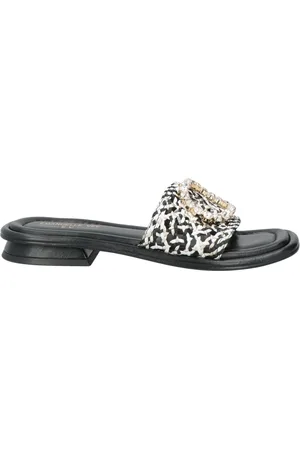 Emanuélle vee Sandals