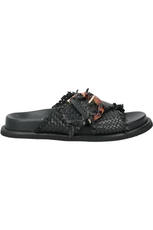 Emanuélle vee Sandals