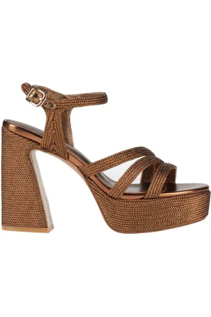 Emanuélle vee Sandals