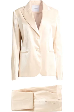 MARKUP Suits