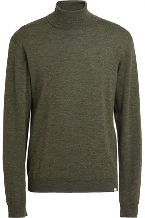Les Deux Turtlenecks
