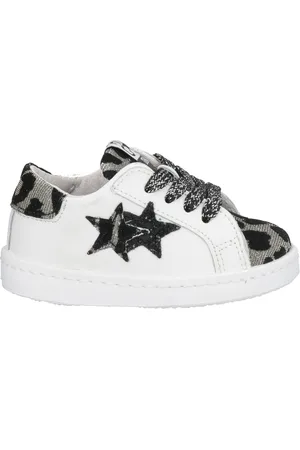 2STAR Sneakers