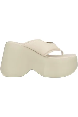 vic matiè Thong sandals