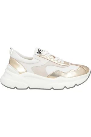 Emanuélle vee Sneakers