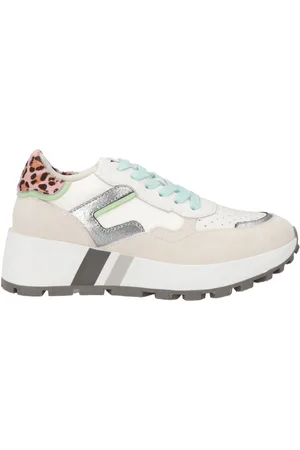 Emanuélle vee Sneakers