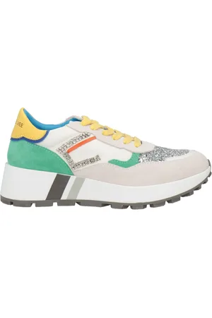 Emanuélle vee Sneakers