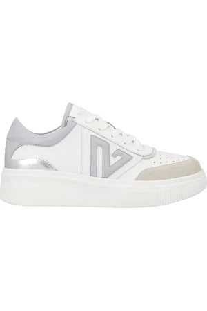 Emanuélle vee Sneakers